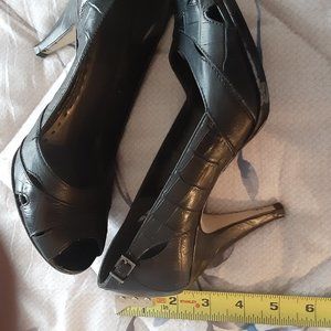 Gianni Bini Classy Black Leather Heels Open Toe and sides. Size 6 1/2
